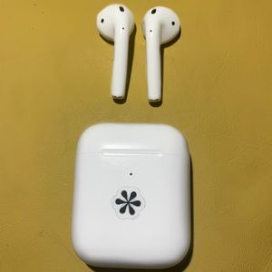 Airpods 2nd Generation with Wireless Charging Case